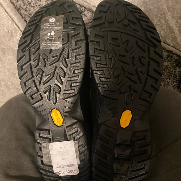 Wool Interior UGG snow boots - Picture 3 of 6